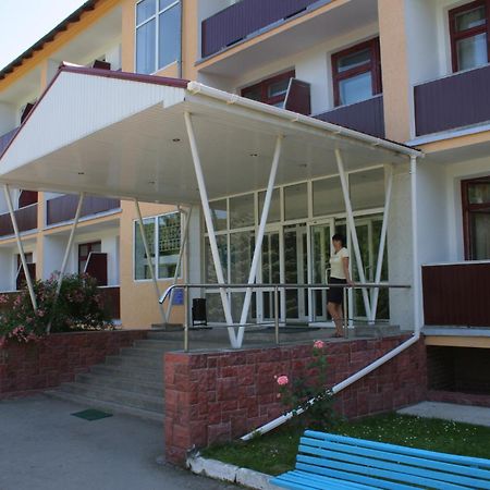 Hotel Санаторій Збруч à Sataniv Extérieur photo