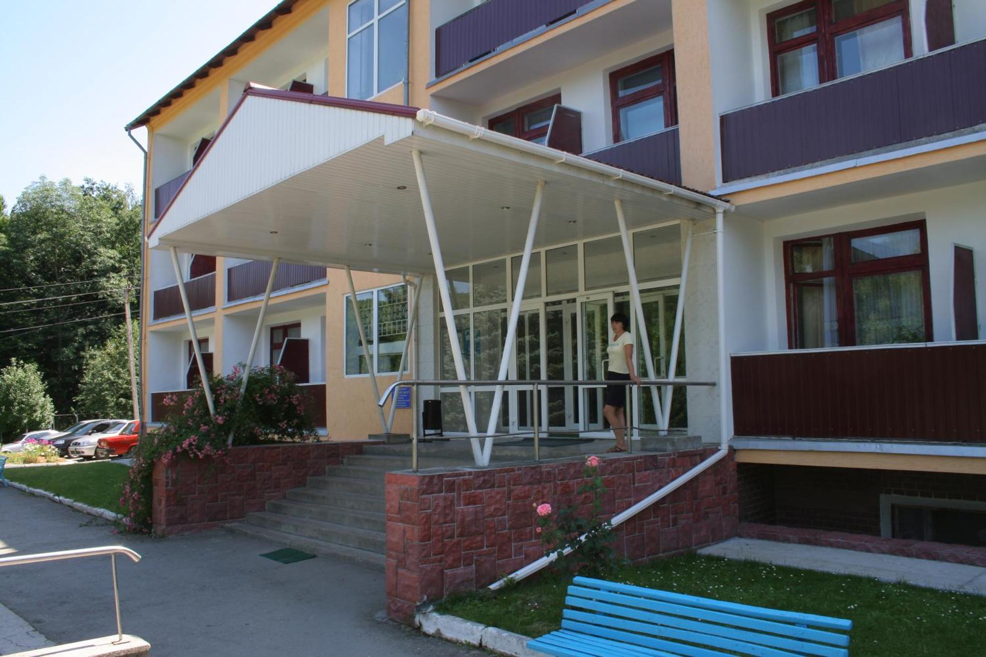 Hotel Санаторій Збруч à Sataniv Extérieur photo