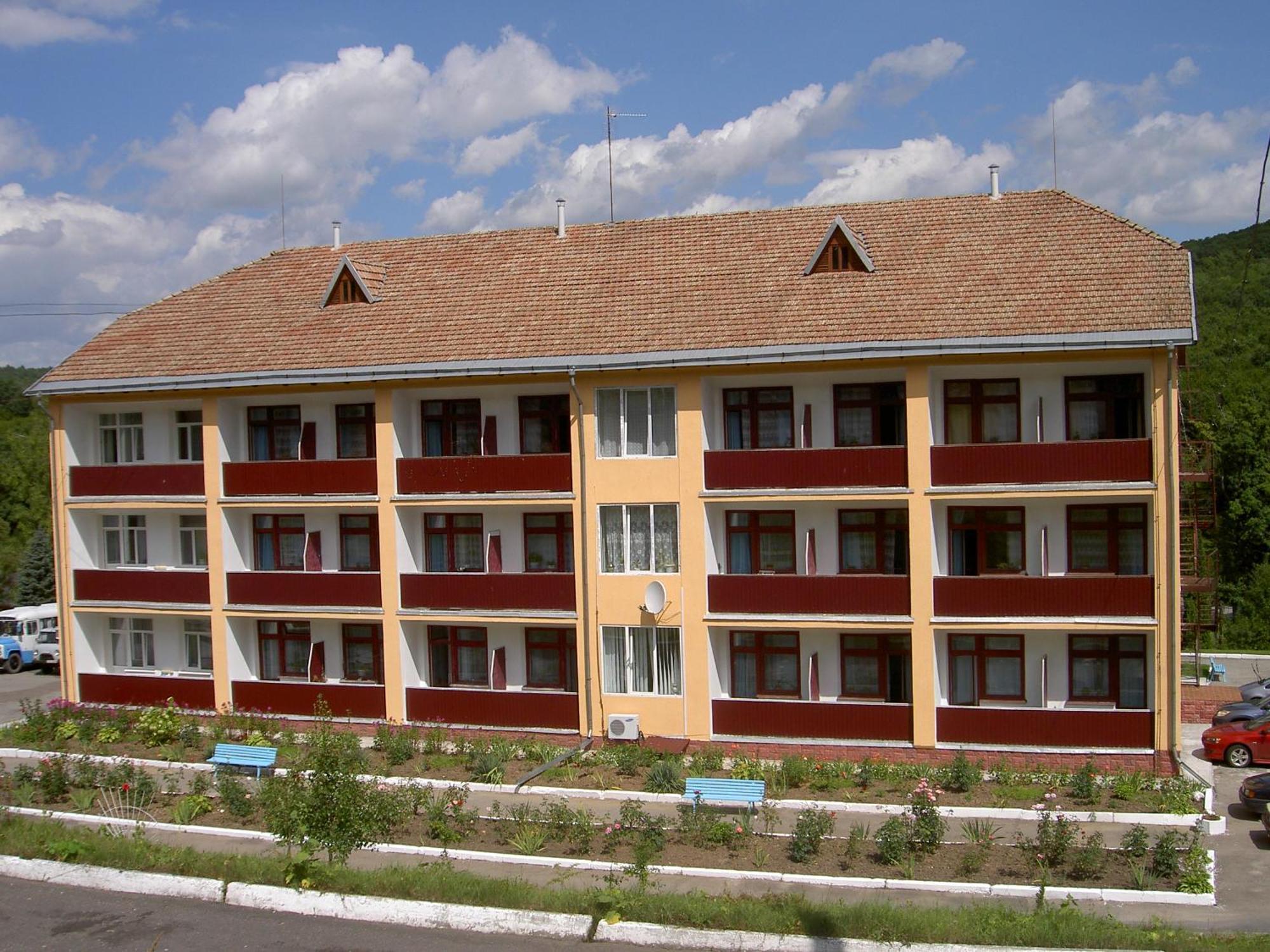 Hotel Санаторій Збруч à Sataniv Extérieur photo